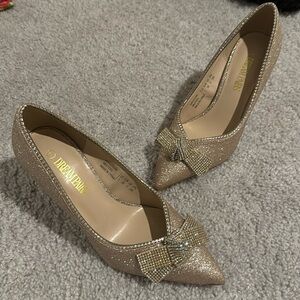 Gold sparkling Pumps/Heels
